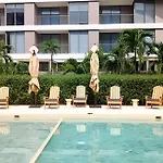 “Lujoso Apto con Piscina, Terraza Privada y Salida a la Playa”