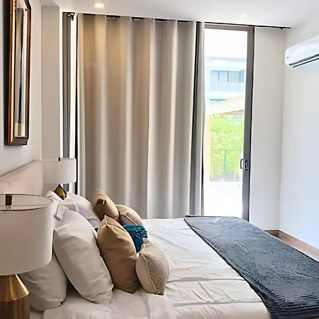 “lujoso Apto Con Piscina, Terraza Privada Y Salida A La Playa” *