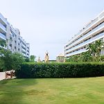 “Lujoso Apto con Piscina, Terraza Privada y Salida a la Playa”