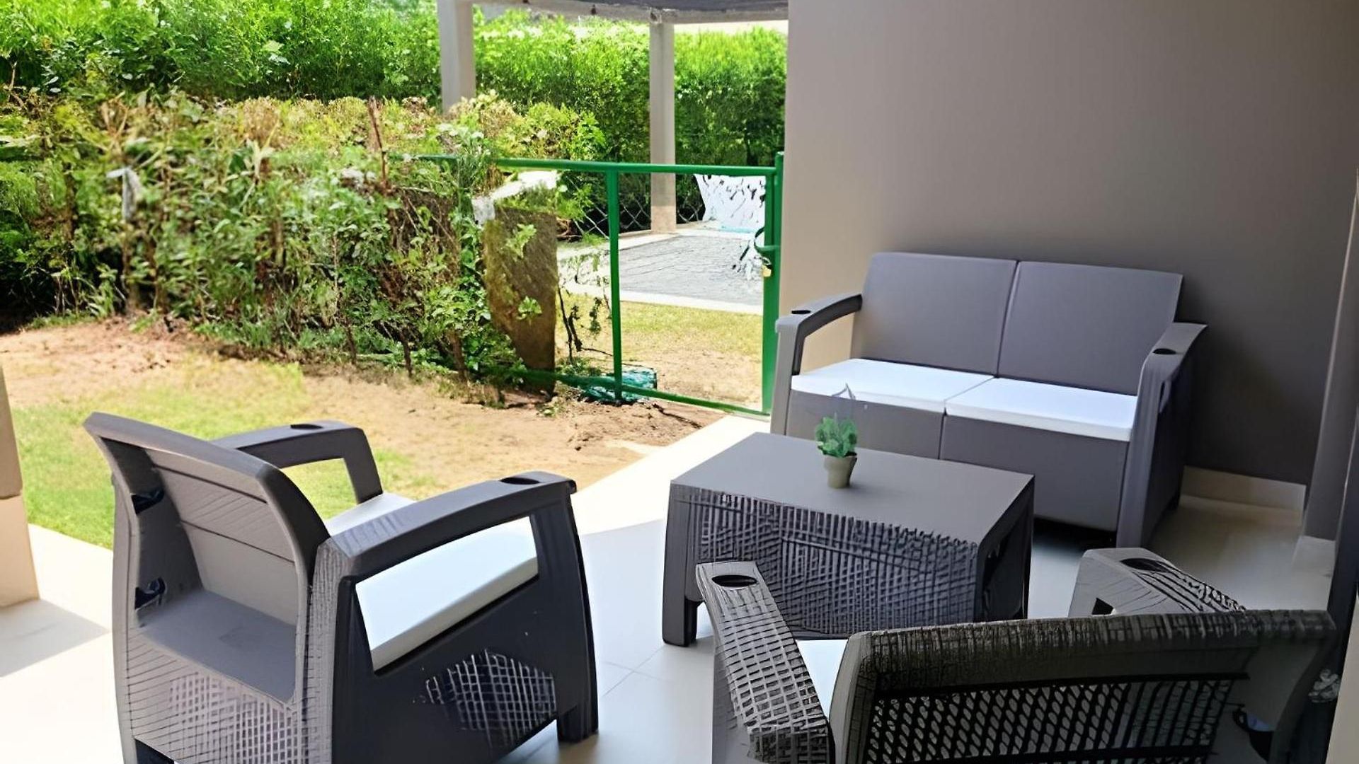 “lujoso Apto Con Piscina, Terraza Privada Y Salida A La Playa” Apartamento *