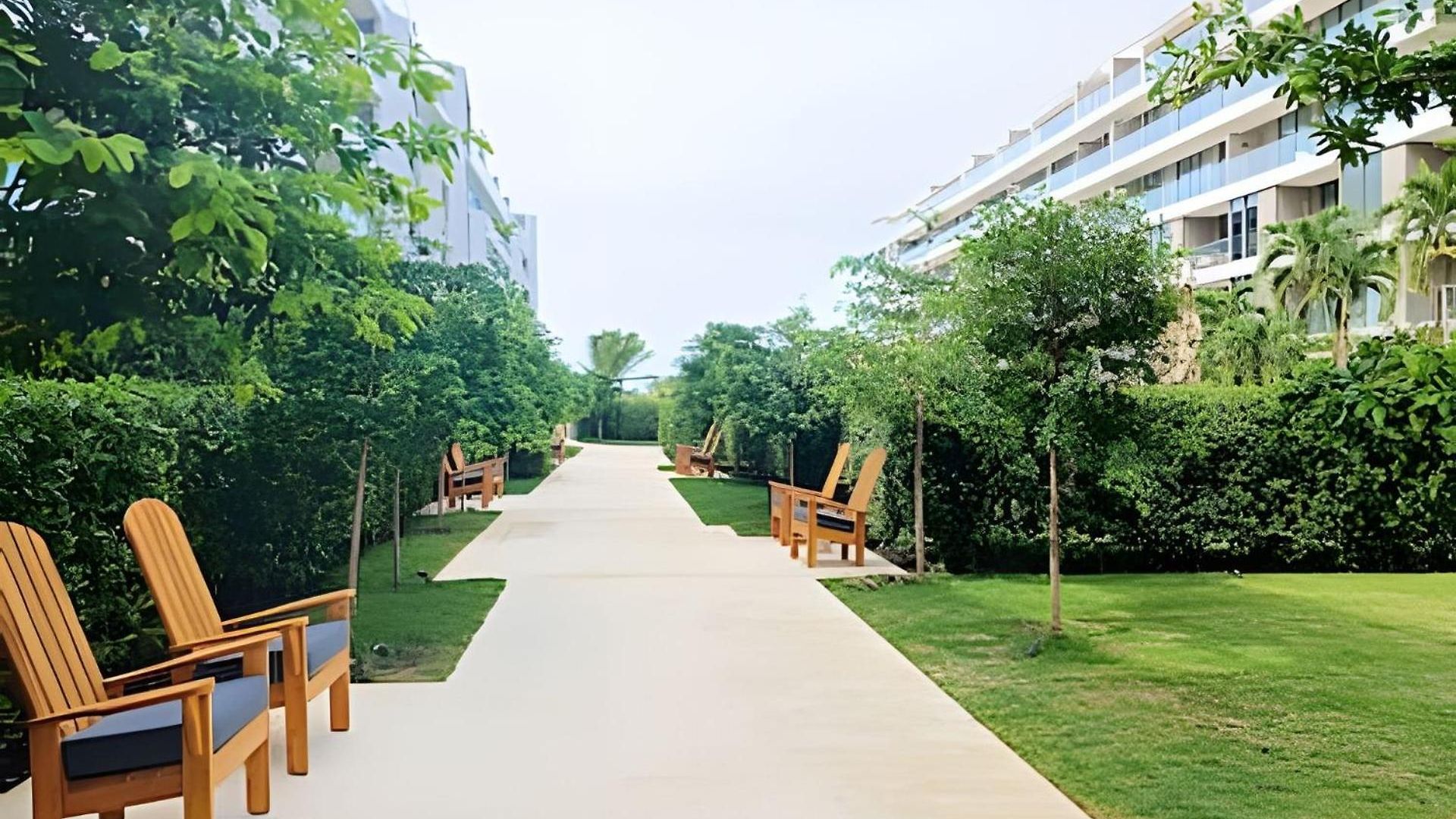 Apartamento “lujoso Apto Con Piscina, Terraza Privada Y Salida A La Playa” *