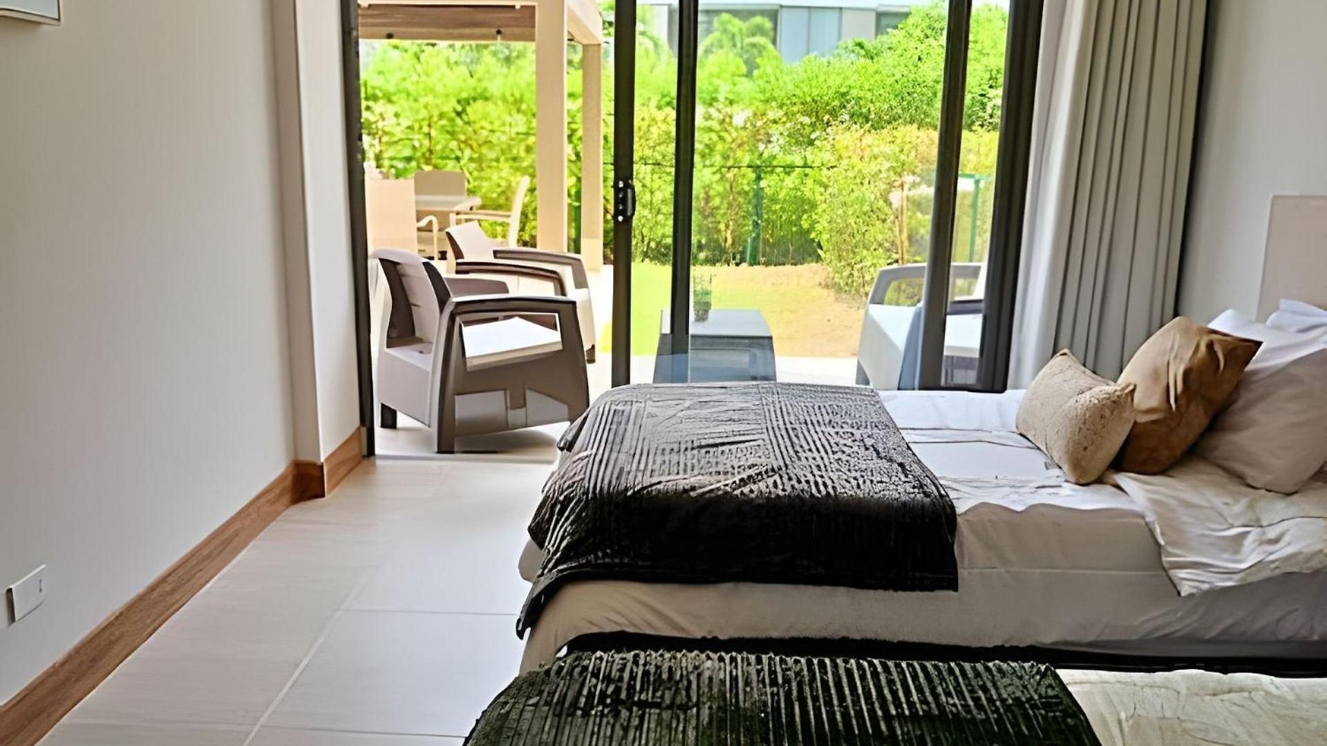 “lujoso Apto Con Piscina, Terraza Privada Y Salida A La Playa” Apartamento *