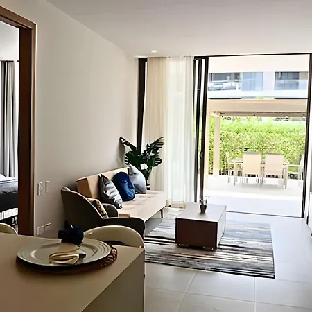 “lujoso Apto Con Piscina, Terraza Privada Y Salida A La Playa” Apartamento *