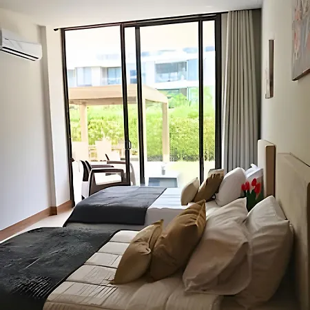 “lujoso Apto Con Piscina, Terraza Privada Y Salida A La Playa” Apartamento *