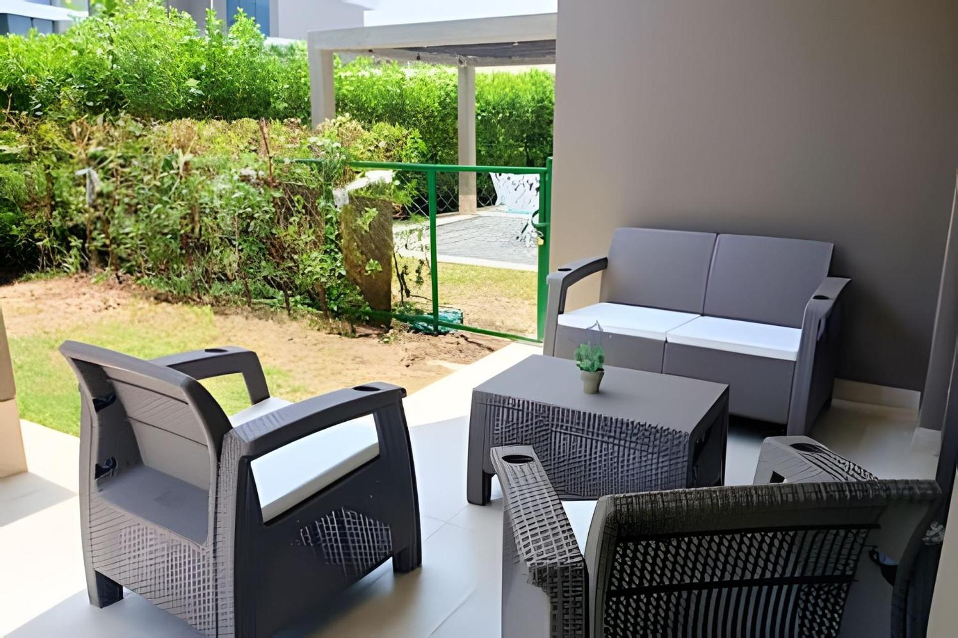 “lujoso Apto Con Piscina, Terraza Privada Y Salida A La Playa” Apartment *