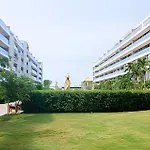 “Lujoso Apto con Piscina, Terraza Privada y Salida a la Playa”